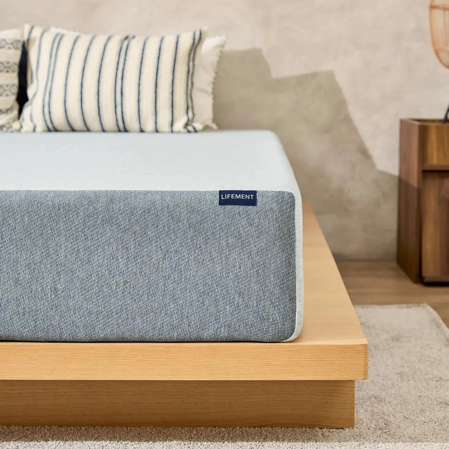 LIFEMENT Mattress Reviews image